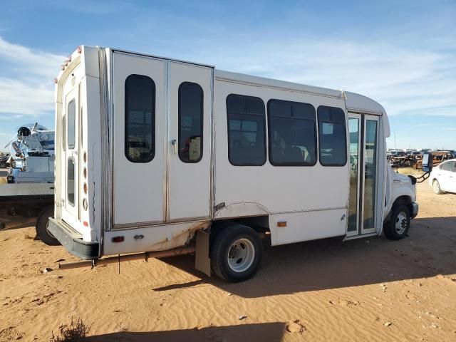 2018 Ford Econoline E350 Super Duty Cutaway Van