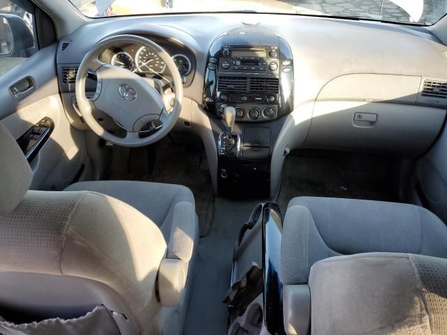 2004 Toyota Sienna CE