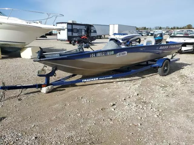 2009 Tracker Boat