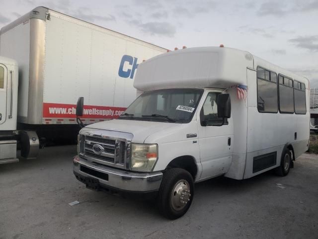 2011 Ford Econoline E350 Super Duty Cutaway Van