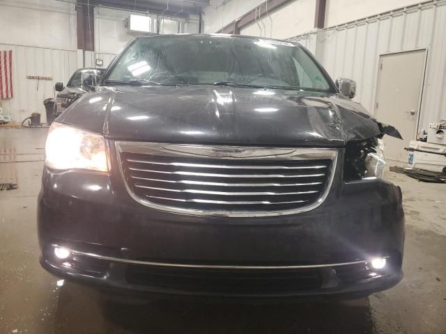 2014 Chrysler Town & Country Touring L