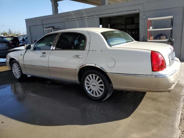 2005 Lincoln Town Car Signature Limited