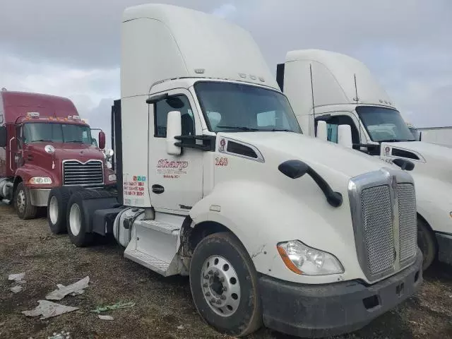 2017 Kenworth Construction T680