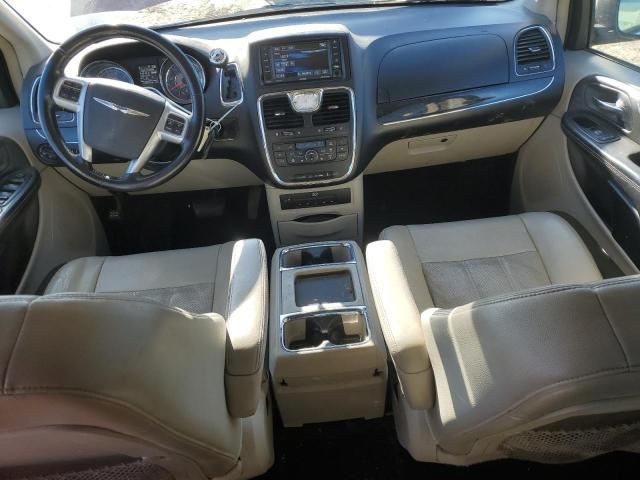 2013 Chrysler Town & Country Touring L