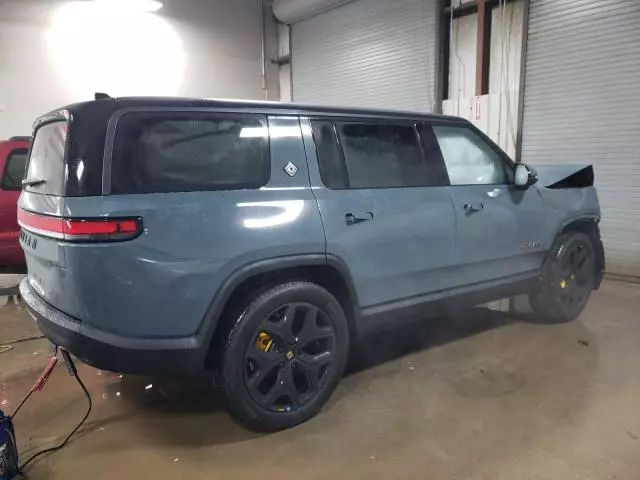 2025 Rivian R1S Premium