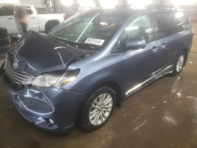 2017 Toyota Sienna XLE