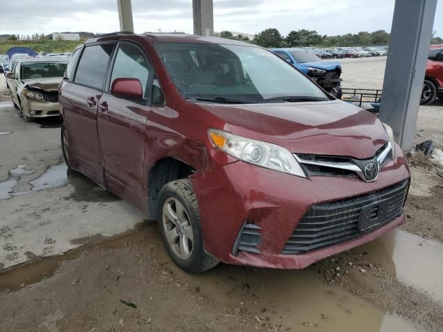 2018 Toyota Sienna LE