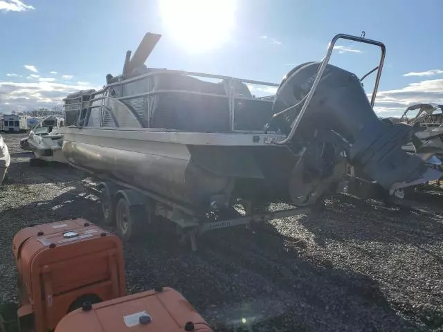 2016 Bennington Marine Pontoon