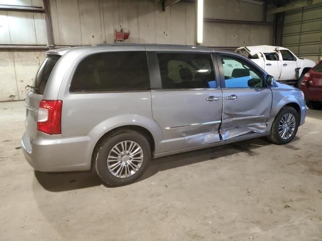 2014 Chrysler Town & Country Touring L