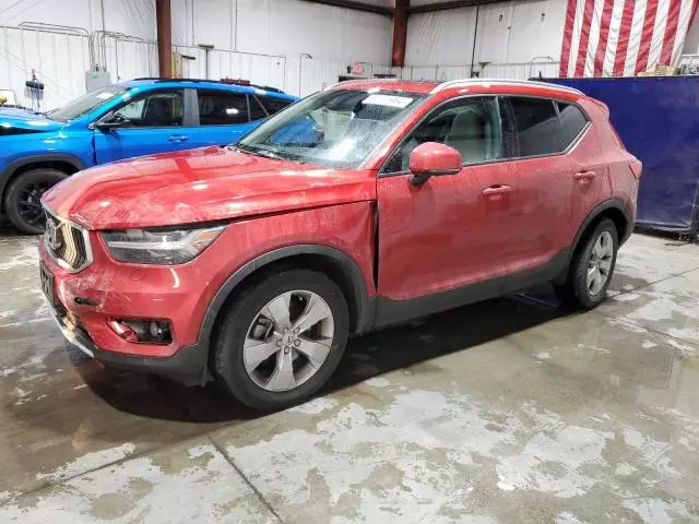 2020 Volvo XC40 T5 Momentum