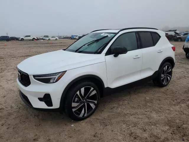 2025 Volvo XC40 Plus