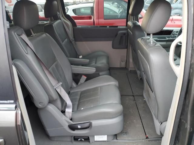 2010 Chrysler Town & Country Touring