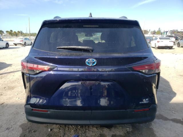 2022 Toyota Sienna LE