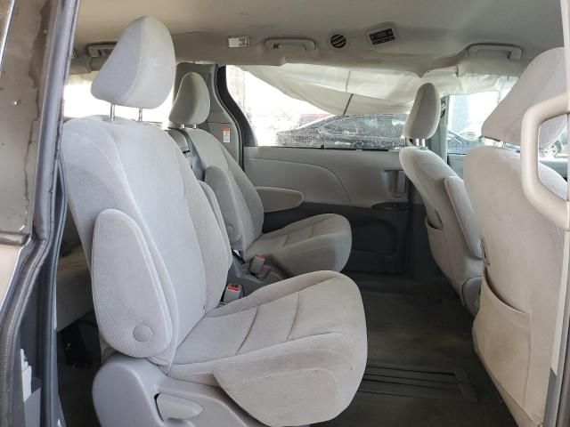 2018 Toyota Sienna LE