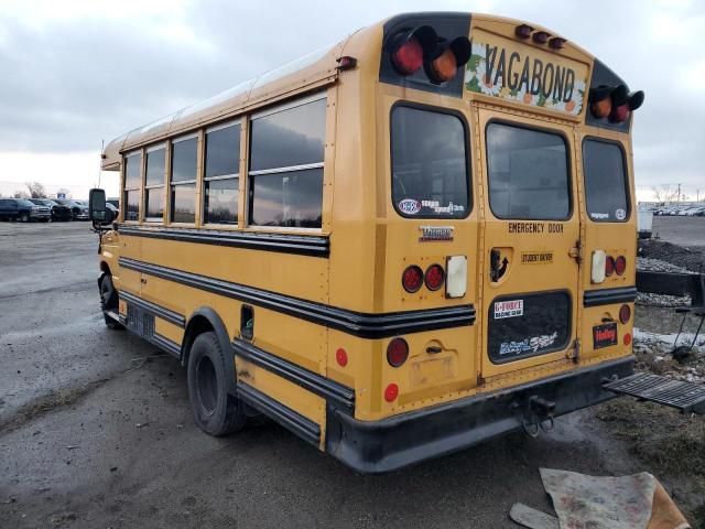 2010 Ford Econoline E450 Super Duty Cutaway Van