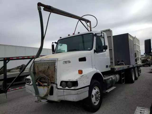 2002 Volvo VHD