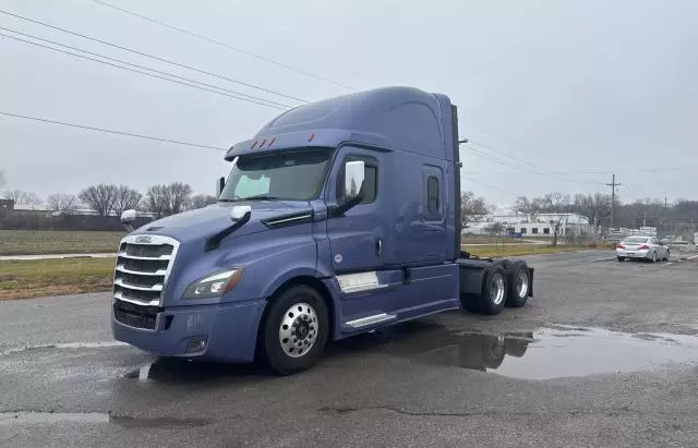 2020 Freightliner Cascadia 126