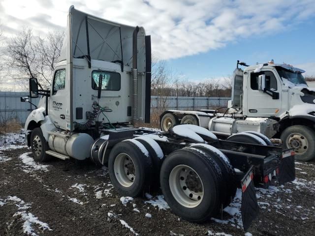 2017 Kenworth Construction T680