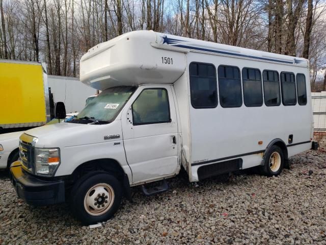 2016 Ford Econoline E350 Super Duty Cutaway Van