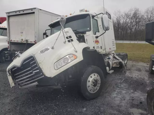 2013 Mack 600 CXU600