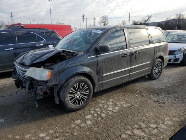 2013 Chrysler Town & Country S