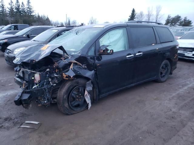 2015 Toyota Sienna Sport