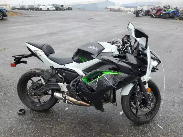 2022 Kawasaki EX650 N