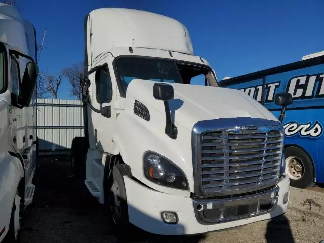 2020 Freightliner Cascadia 113