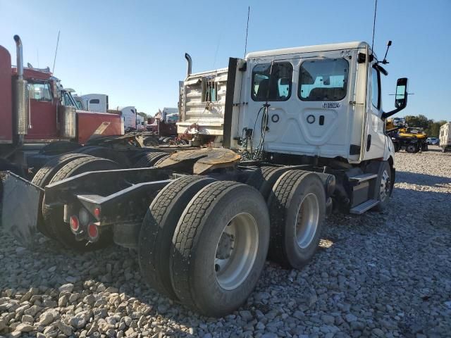 2019 Freightliner Cascadia 116