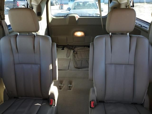 2013 Chrysler Town & Country Touring L