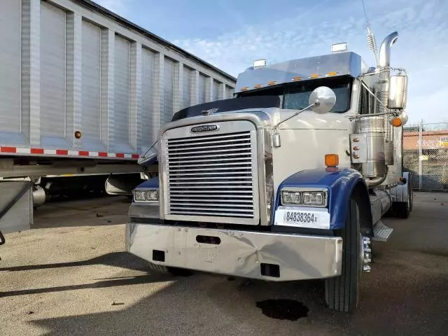 2001 Freightliner Conventional FLD132 XL Classic