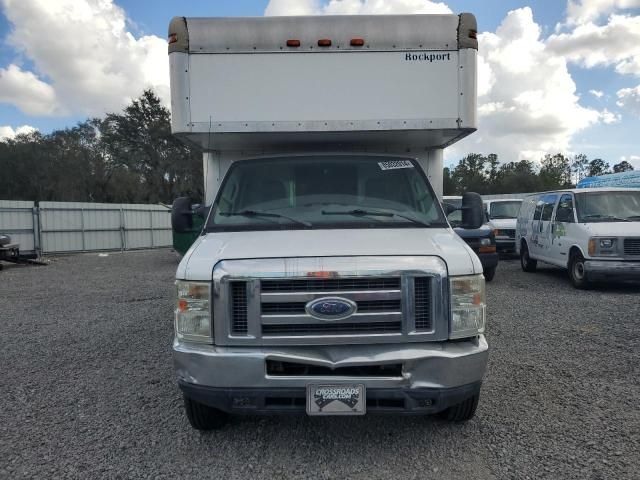 2013 Ford Econoline E450 Super Duty Cutaway Van