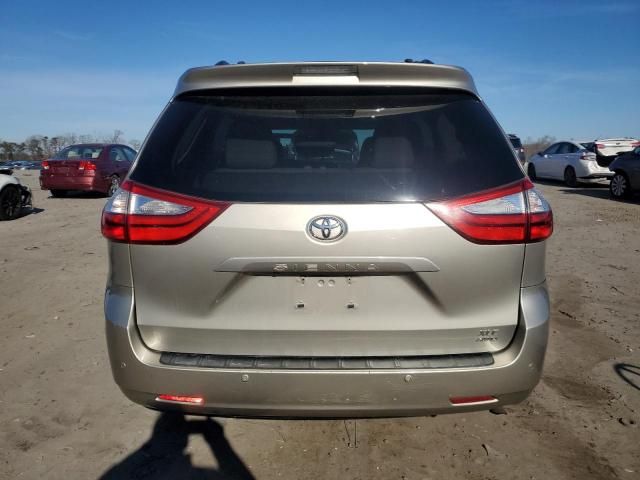 2017 Toyota Sienna XLE