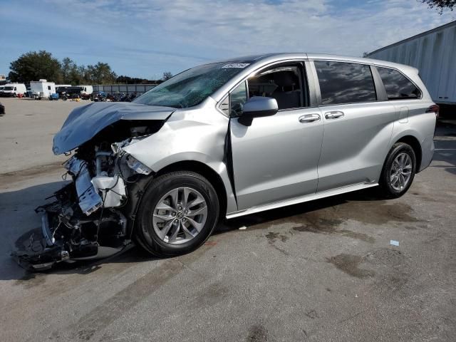 2023 Toyota Sienna LE