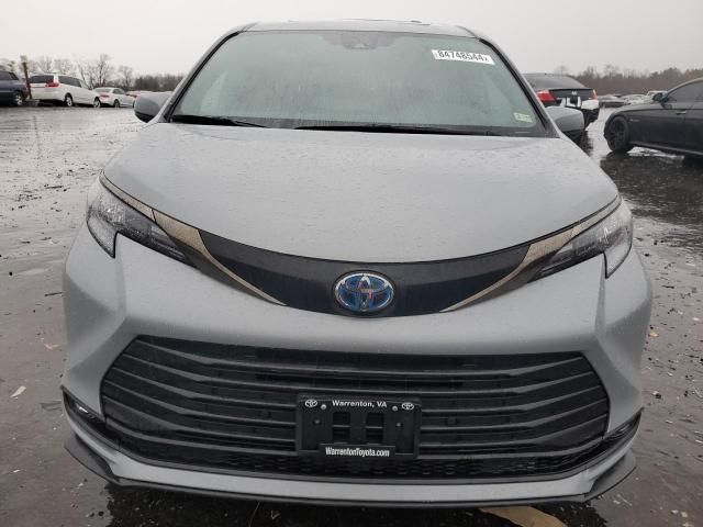 2022 Toyota Sienna XLE