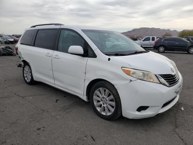 2016 Toyota Sienna LE