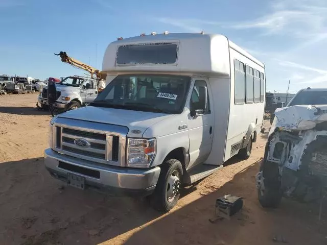 2018 Ford Econoline E350 Super Duty Cutaway Van