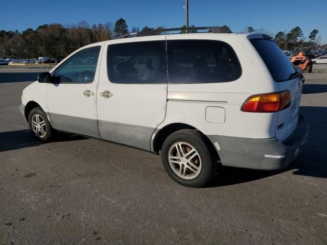 2000 Toyota Sienna LE