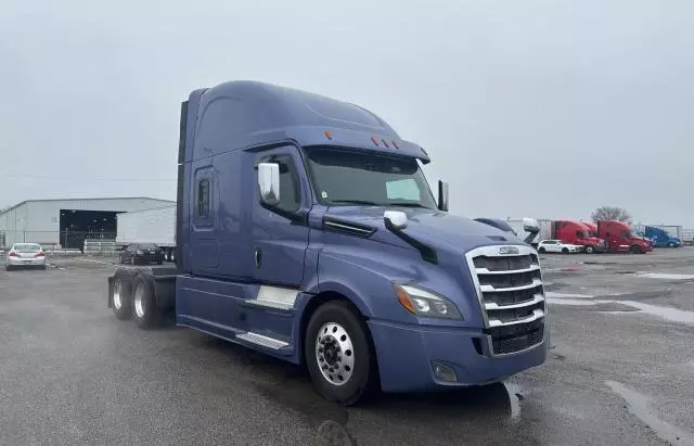 2020 Freightliner Cascadia 126