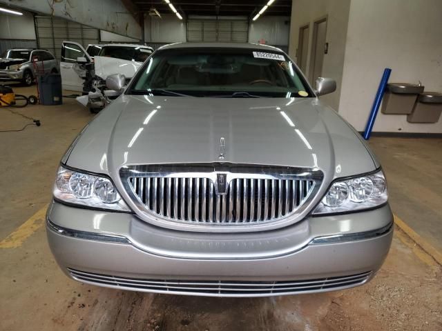 2005 Lincoln Town Car Signature Limited