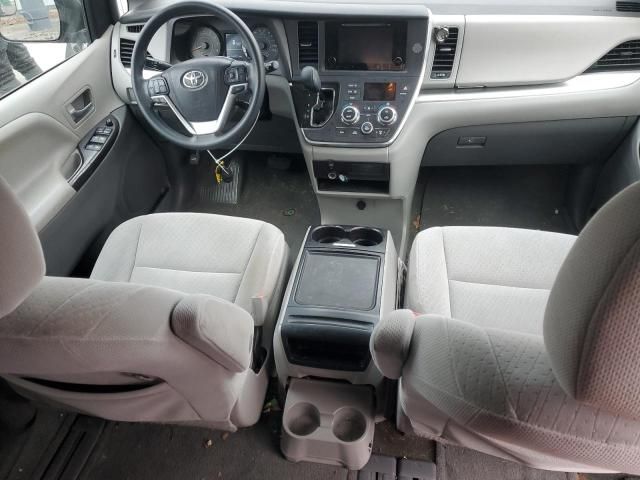 2016 Toyota Sienna LE