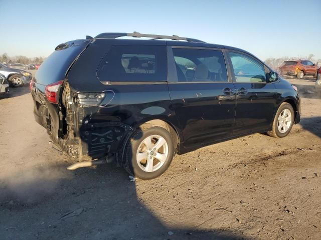 2018 Toyota Sienna LE