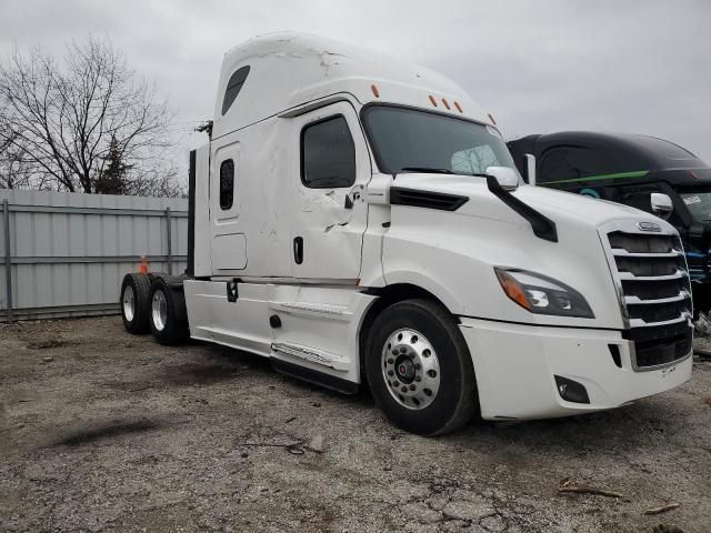 2020 Freightliner Cascadia 126