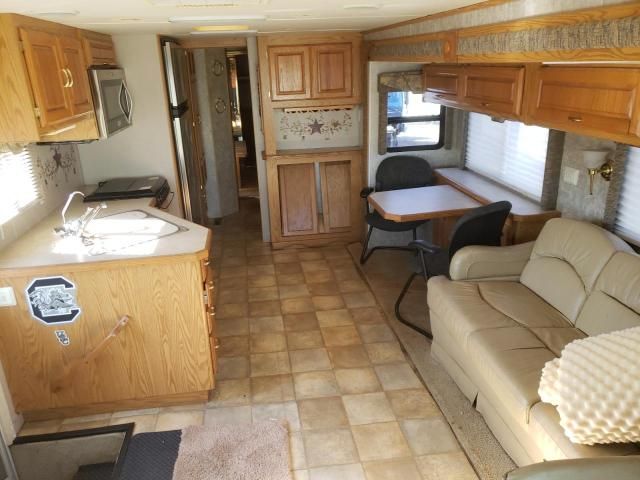 2004 Workhorse Custom Chassis Motorhome Chassis W22