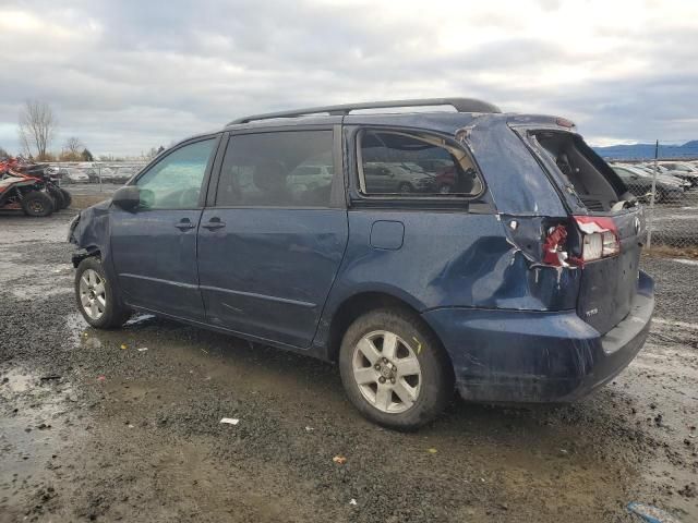 2004 Toyota Sienna CE