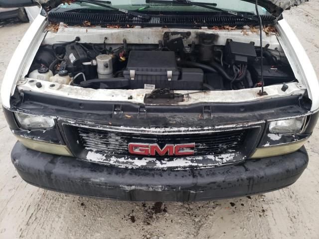 2004 GMC Safari XT