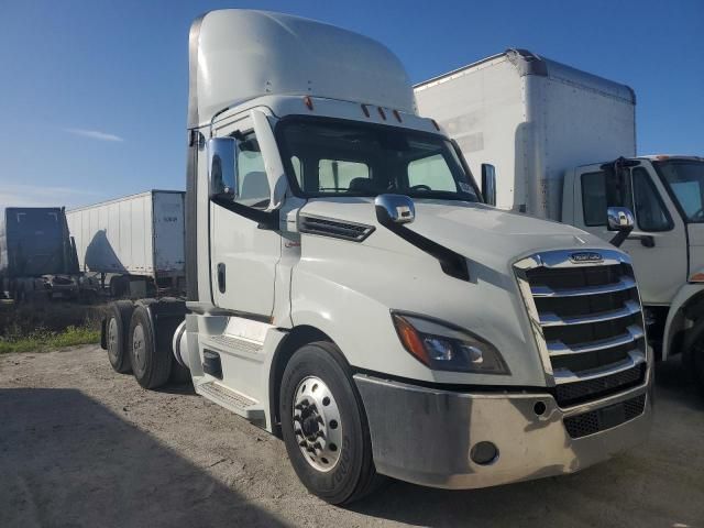 2020 Freightliner Cascadia 126