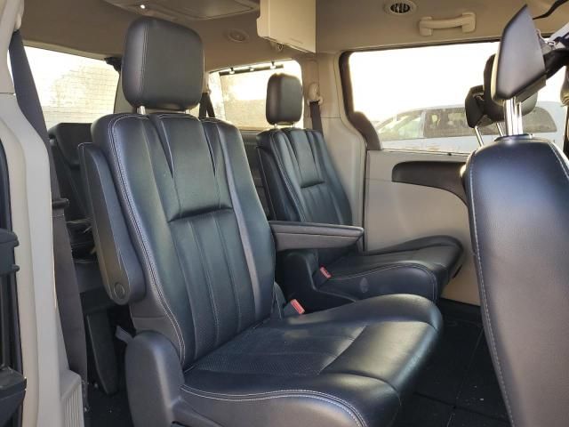 2011 Chrysler Town & Country Touring L