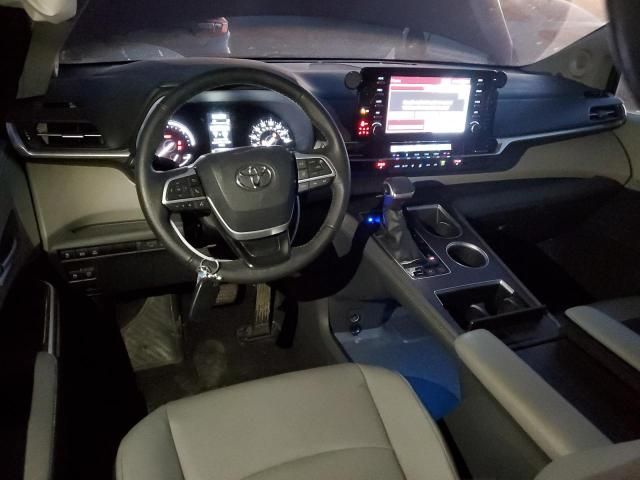 2022 Toyota Sienna XLE