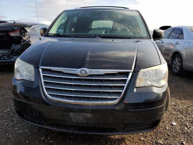 2010 Chrysler Town & Country LX